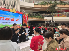 <b>同时要避免不含致敏物质的产物取含的产物以及</b>